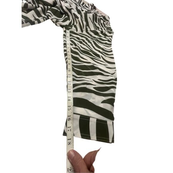 Chelsea Studio Womans Over sized Button down Printed Blouse Sz 3X NWOT - Picture 6 of 6